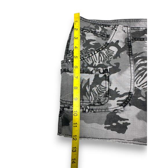 Decree Gray Camo Zebra Print Studded Mini Skirt Size 11 - Picture 3 of 6